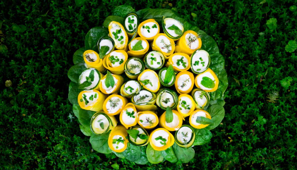 INVOLTINI DI ZUCCHINE E QUARK ALLE ERBE